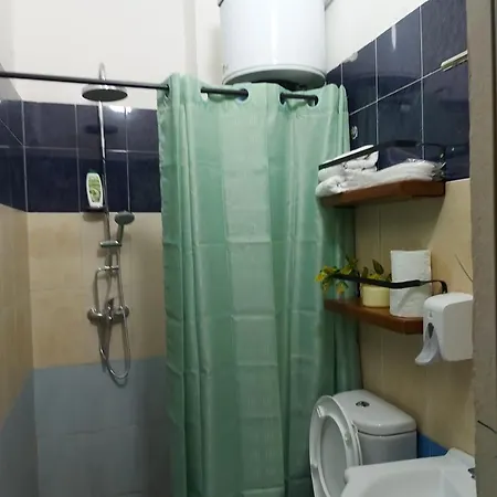 Qielli Mes Pallateve 1 Tirana